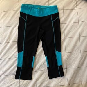 Xersion - women’s capri leggings, size M